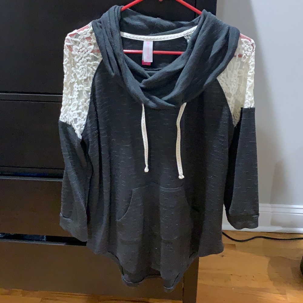 Sweatshirt gray w/ lace crochet sections on sleeve